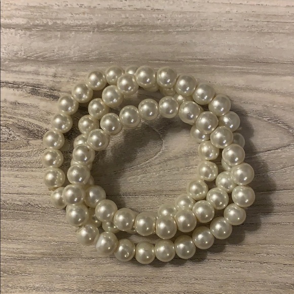 Set of 3 White Pearl Bracelets - Picture 1 of 5